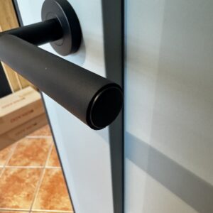 Klamka skórzana czarna szyld okrągły